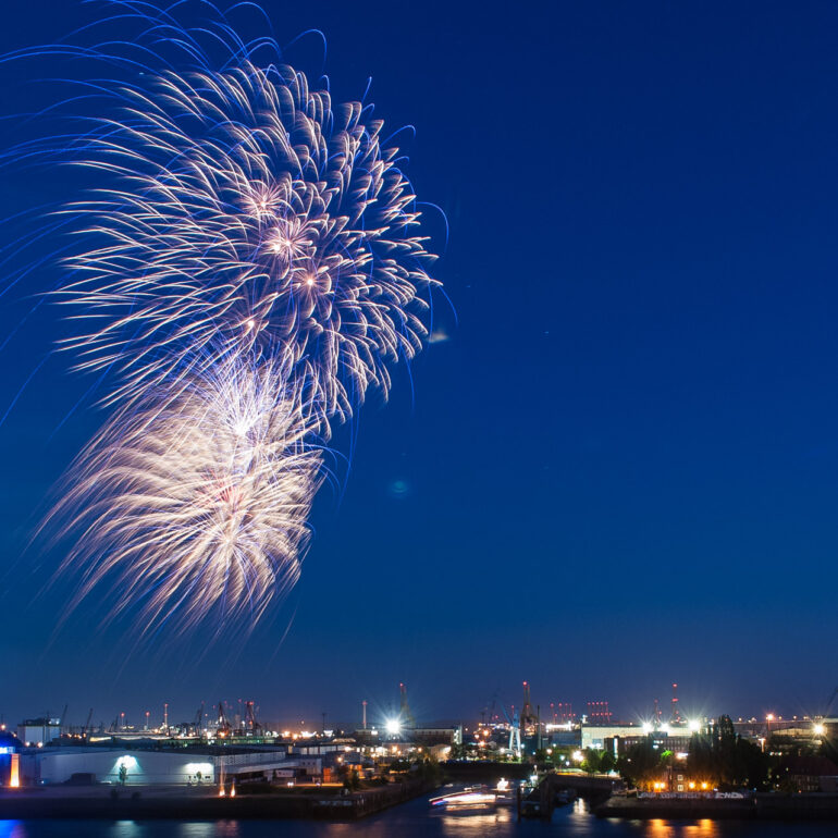 Feuerwerk im Hamburger Hafen