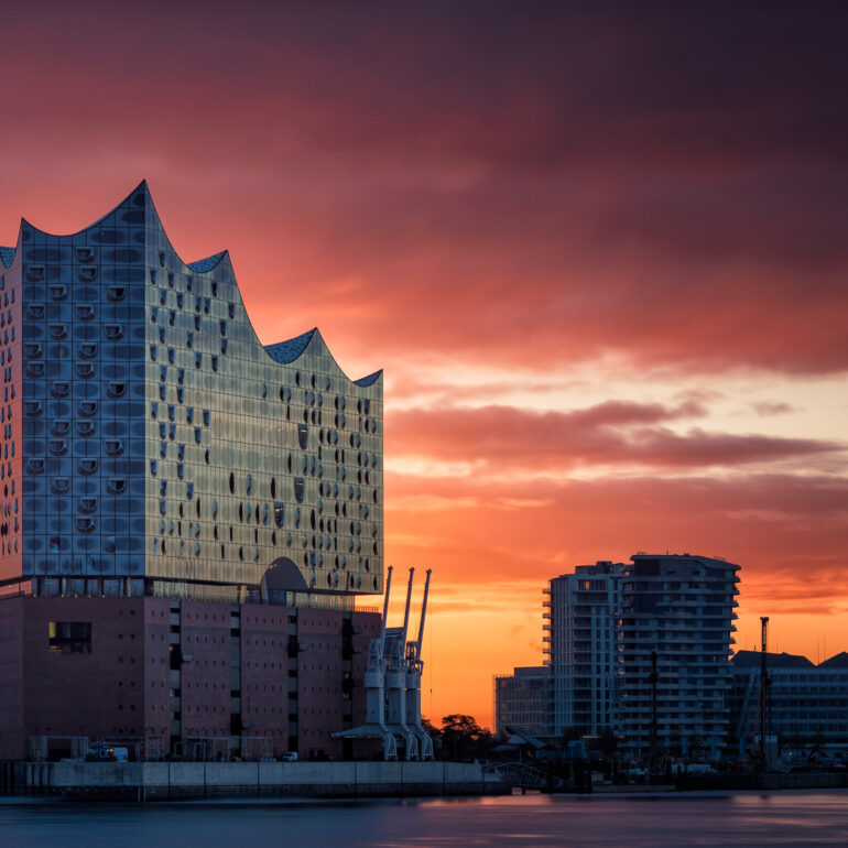 Elbphilharmonie während des Sonnenaufgangs - Hamburg