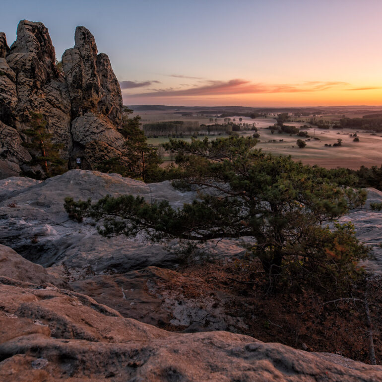 Sonnenaufgang an der Teufelsmauer im Harz - Hamburger Wappen