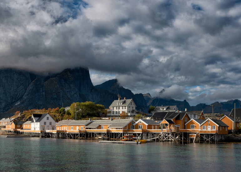 Lofoten - Wanderung auf den Munken 2 Sakrisoy Rorbuer in Sakrisoy auf Moskenesoya Lofoten