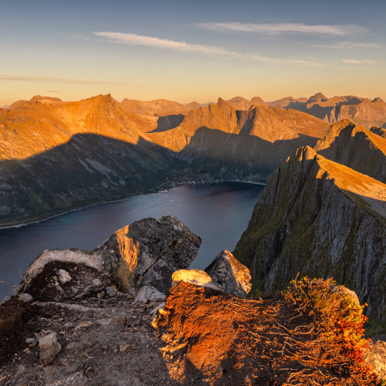 Senja Norwegen Blick auf den Steinfjord vom Husfjellet